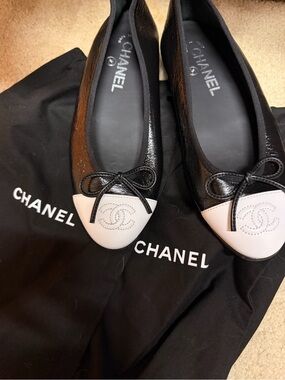 CHANEL Black and White Leather Cap-Toe Ballet Flats with Bow